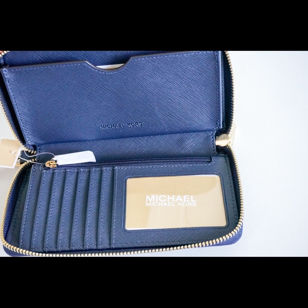 Michael Kors Large Leather Wristlet Navy Blue - Picture 4 of 8